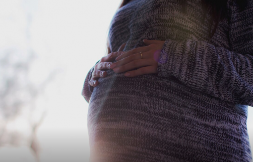 Kas COVID-19 pandemijos metu žinotina nėščiosioms?